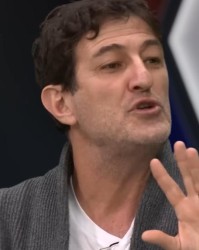 宝威体育官方网站-费拉拉：我踢球的年代弗拉泰西被踢那下绝不会判点球